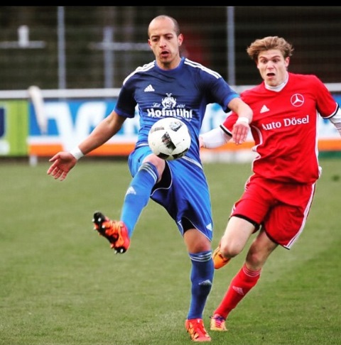 Advam Vital Rocha de Oliveira joga atualmente no time 'SV Marienstein" na (Alemanha)