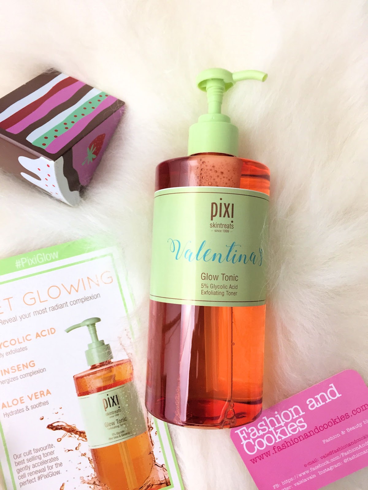 Review of Glow Tonic from PIXI Beauty: how to have a radiant complexion on Fashion and Cookies beauty blog, beauty blogger