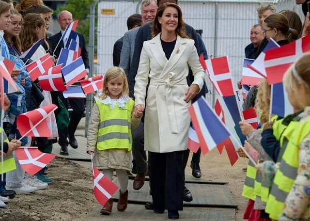 Princess Marie wore a new oyster white belted wool coat from Zara. Bottega Veneta navy blue clutch bag