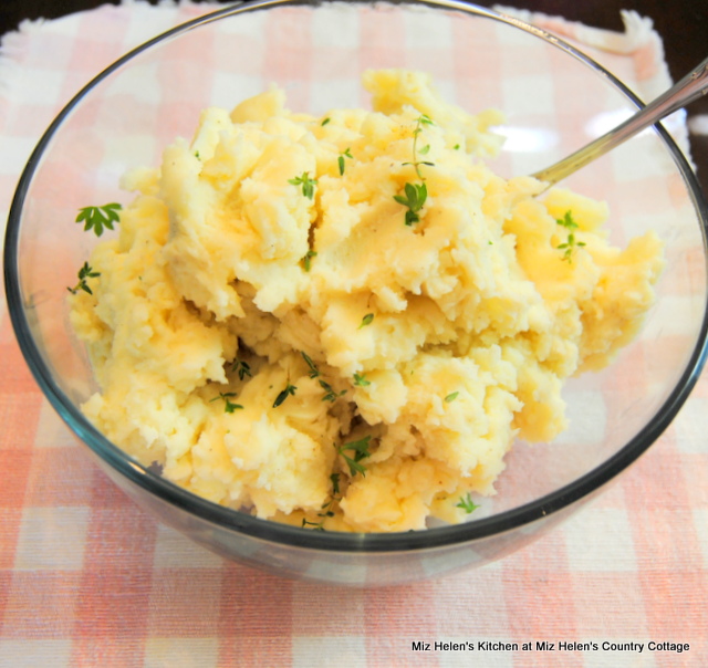 Garlic Butter Mashed Potatoes at Miz Helen's Country Cottage