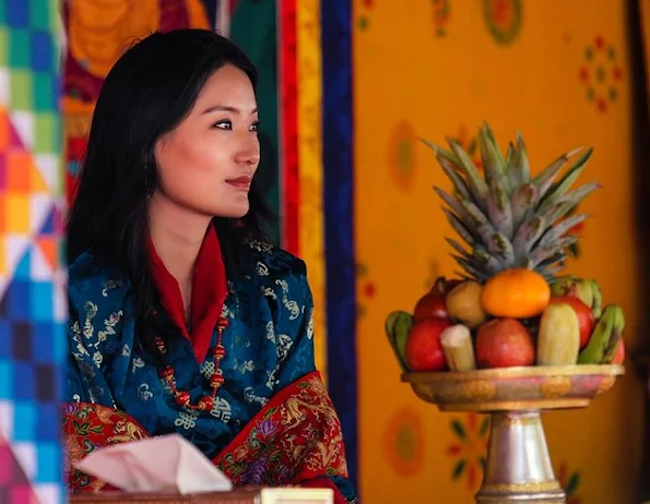 Jetsun Pema was born in Thimphu on 4 June 1990. Her father, Dhondup Gyaltshen is the grandson of Trashigang Dzongpon Dopola. Her mother, Sonam Chuki, comes from the family of Bumthang Pangtey. Sonam Chuki's father was a half-brother of two queens consorts of Bhutan, Phuntsho Choden and her sister Pema Dechen