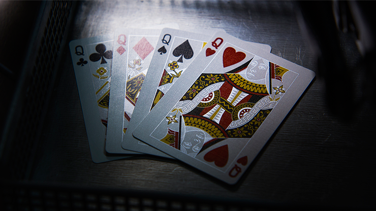 Queen card g. KARDS коллекция карт. Квин Байсикл. Коллекционная карточная игра Наруто. С днем рождения игральными картами.