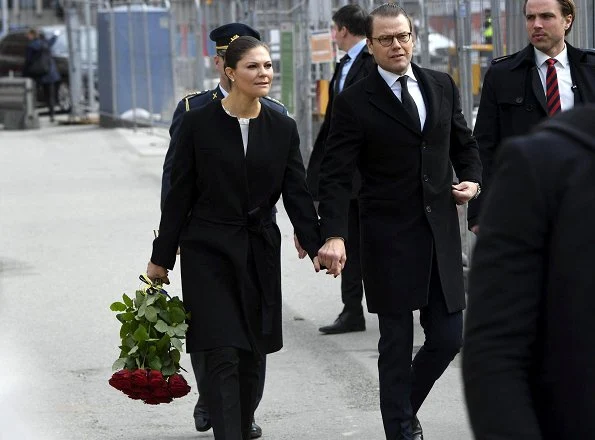 Crown Princess Victoria and Prince Daniel have this morning visited the scene of yesterday’s terror attack at a shopping centre in central Stockholm