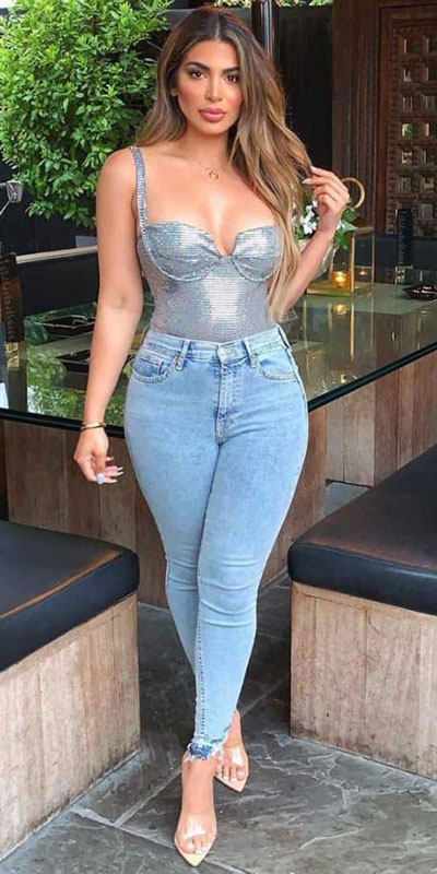 This is your cute summer outfits resource! Have a look at these 28 Summer Outfits that Are Big on Style Low on Effort via higiggle.com - jeans outfits - #summeroutfits #stylish #summerstyle #jeans