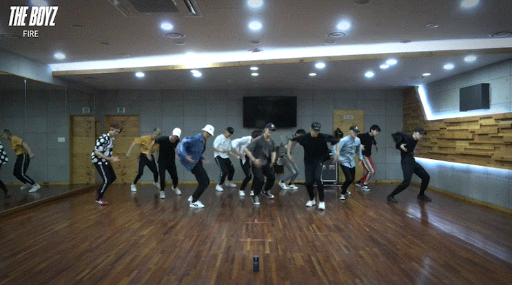 연습량 보이는 다인원 남돌의 불타오르네 커버 | 인스티즈