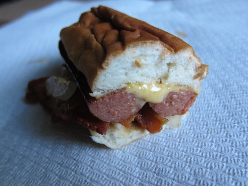 Review Five Guys Bacon Cheese Dog