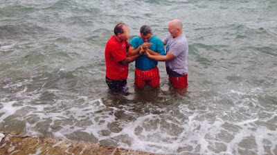 "Yesus adalah Juruselamatku, Tuhanku": Mantan Muslim Arab Saudi Dibaptis Secara Rahasia