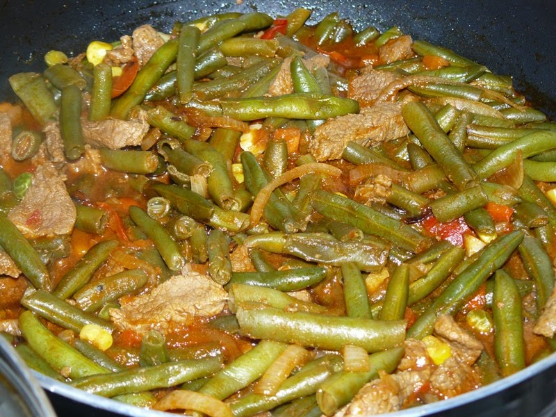 Свинина с грибами и стручковой фасолью. Тушеная стручковая фасоль. Стручки для жарки. Как варить стручковую фасоль. Переваренная стручковая фасоль.