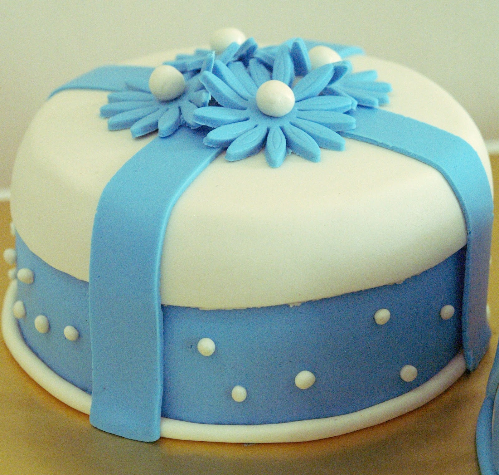Your One Stop Online Photography and Cakes Mini Fondant Cakes