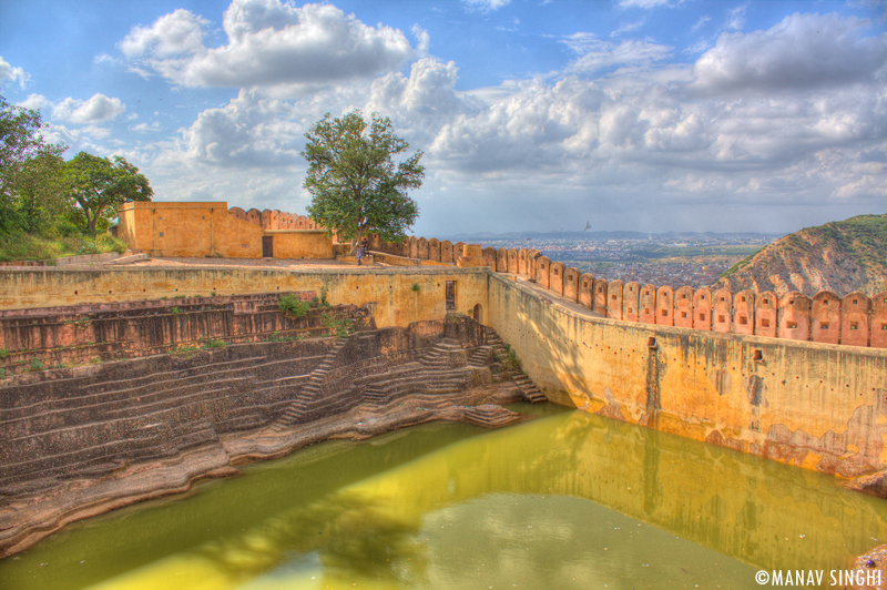 Bawodi (Step Well) in front of Durg Cafeteria or Madhavendra Palace.