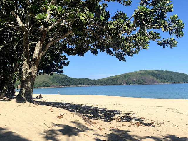 Trilha Praia do Sono em Paraty praia de areia fofa