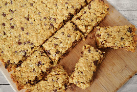 Make your own granola bars by Over The Apple Tree