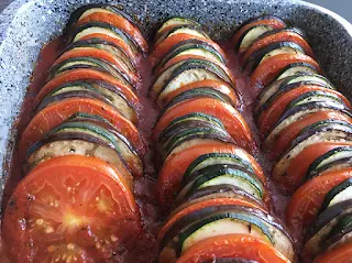 Pieczony bakłażan, cukinia i pomidory