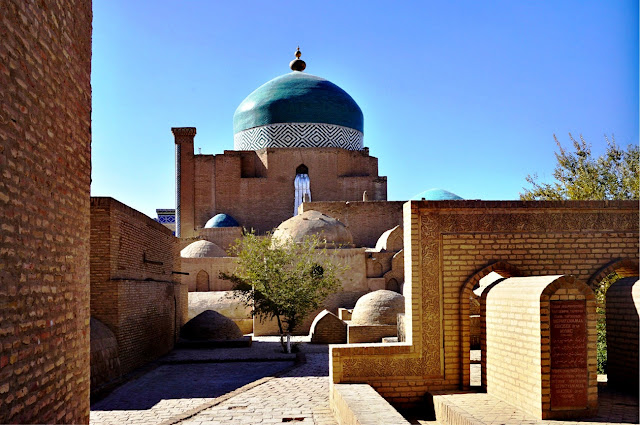 Мавзолей Алауддина и мавзолей Пахлаван Махмуда