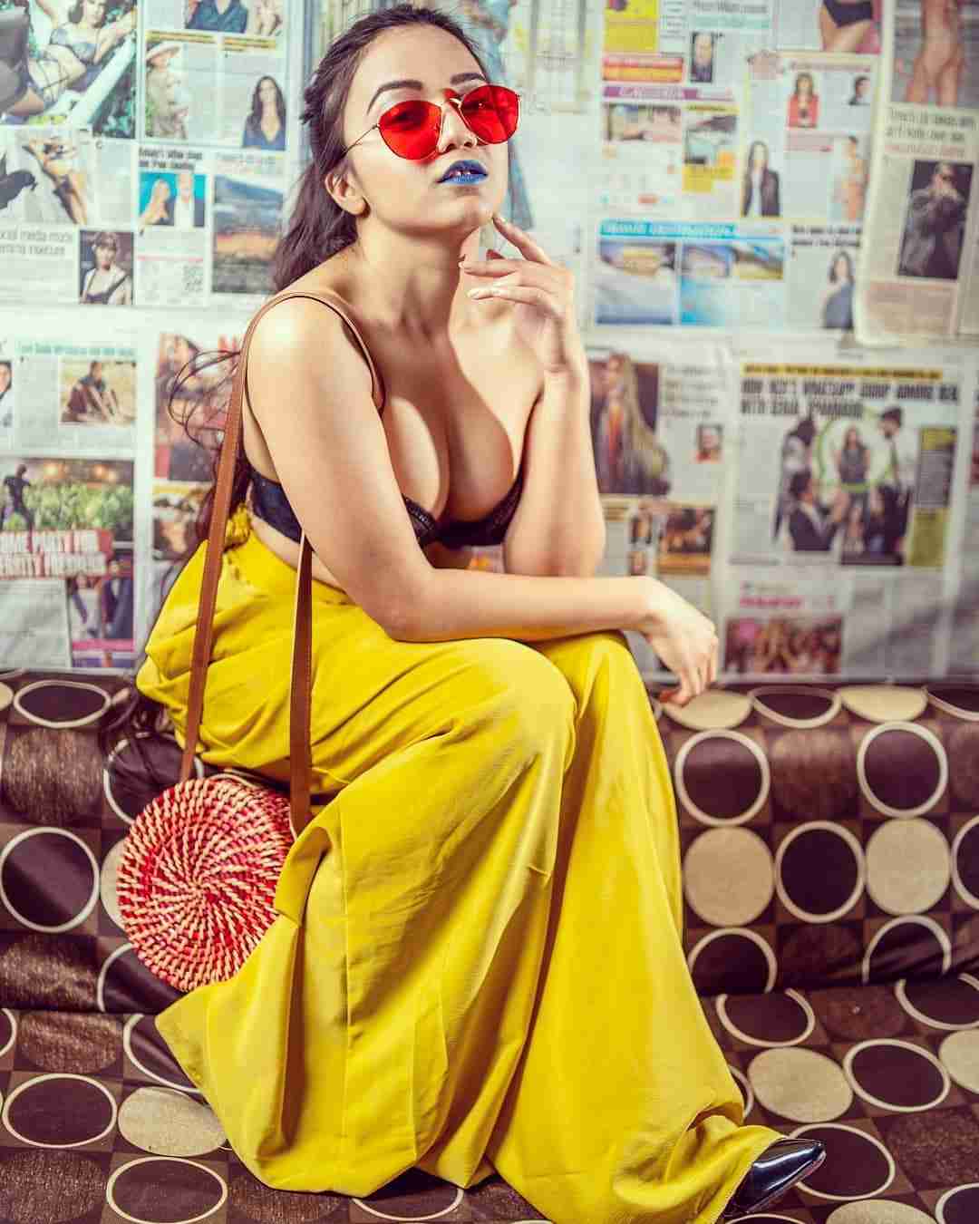 Ullu App Charmsukh Salahkaar (2021) Actress Leena Jumani Instagram Photos