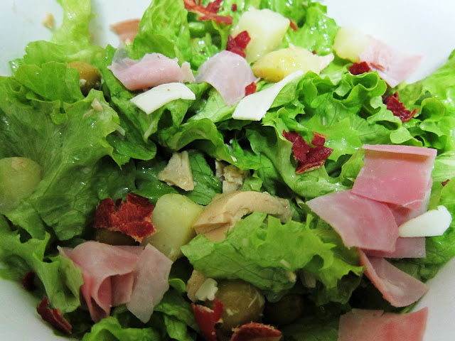  Ensalada variada con crujiente de jamón ibérico 