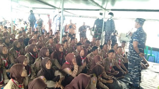 KRI Teluk Cirebon Berlayar Bersama Berbagai Lapisan Masyarakat KRI Teluk Cirebon Berlayar Bersama Berbagai Lapisan Masyarakat