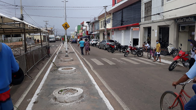 Petrolândia: Primeiro dia de reabertura do comércio tem ruas movimentadas  no centro da cidade