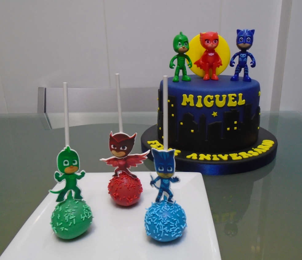 Rosas de Açúcar PJ Masks, bolo e cake pops