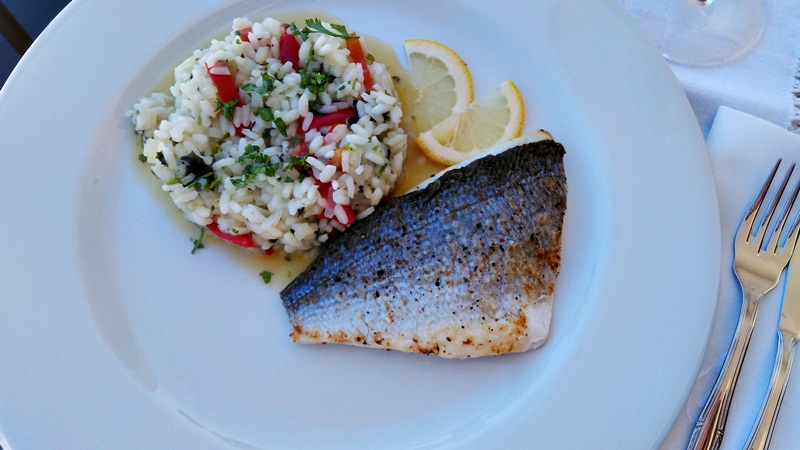 receita + filete de dourada com uma espécie de risotto