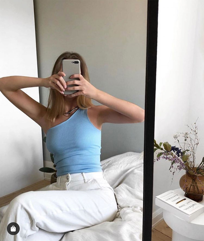 Style File | Mastering the Mirror Selfie: A Few Easy Tips