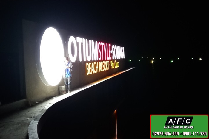 Thi công bảng hiệu Alu chữ nổi gắn đèn Led tại Phú Quốc