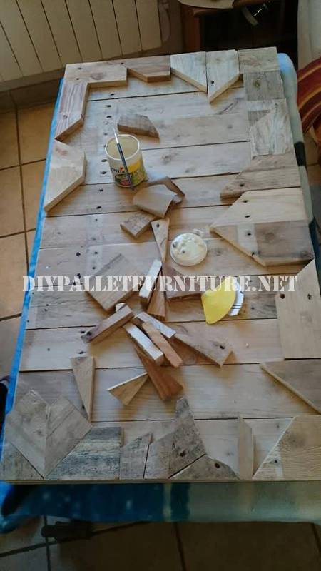 Mueblesdepalets.net: Mesa con pedazos de madera