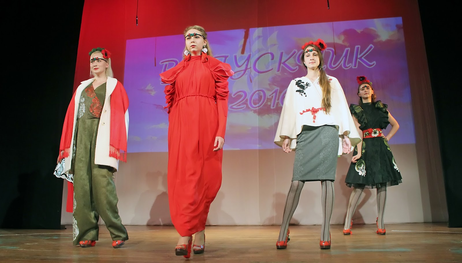 дизайнеры одежды из королева. дизайнер из екатеринбурга. уральские дизайнеры одежды. дневник дизайнера. Inna koroleva lab куртка путина.