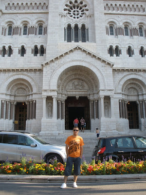 Catedral de Mónaco, famosa por ser dónde están enterrados Raniero y Grace de Mónaco y otros miembros de la familia Grimaldi.