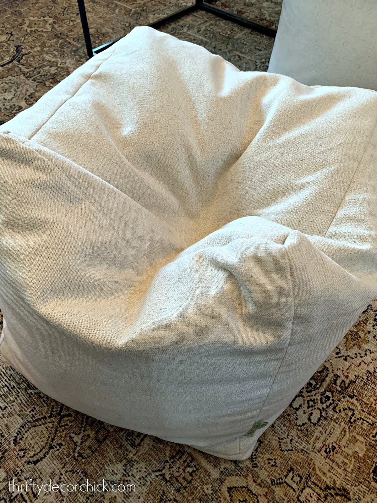 How to Easily Refluff a Pouf or Ottoman, Thrifty Decor Chick
