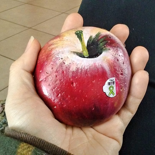 Realistic apple painted rock from Cheli Teichman of NW Rocks