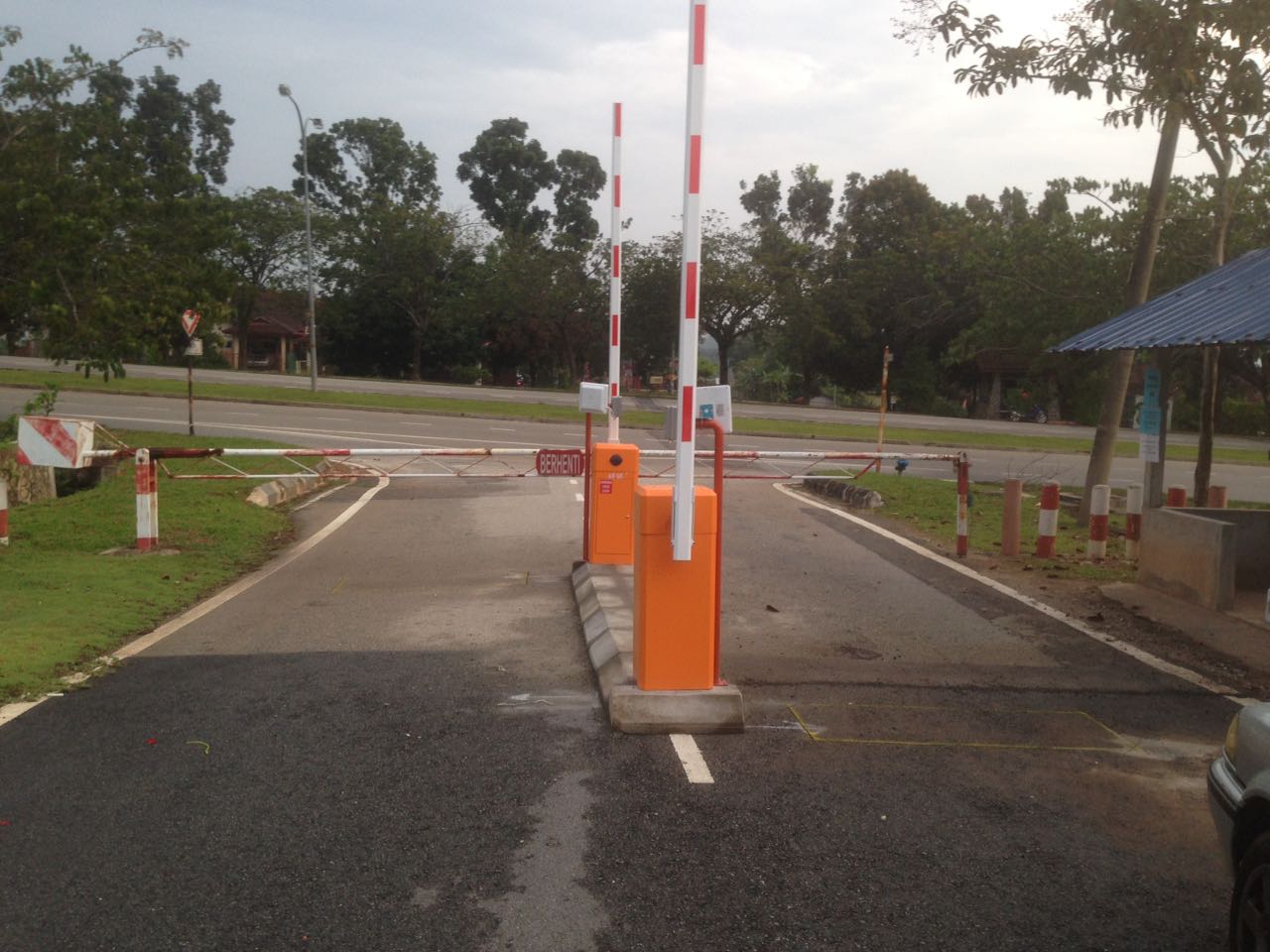 BARRIER GATE RENTAL & MAINTENANCE Barrier Gate Hotline 0182525716