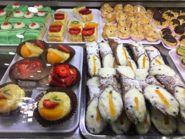 Cannoli sicily street food dessert palermo