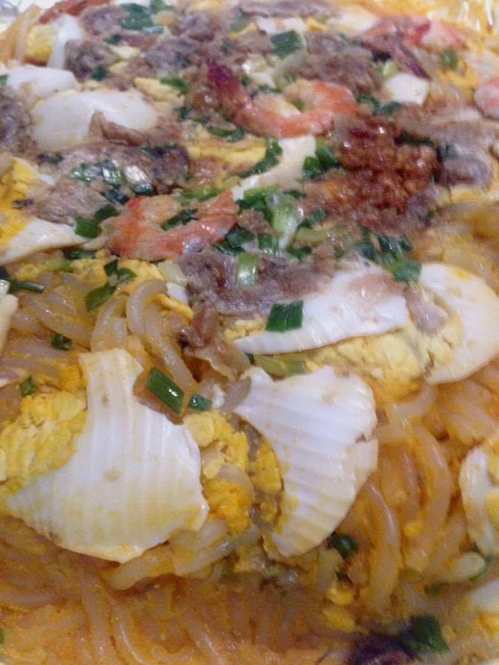 JOANE PANGILINAN: Pong Eats: Dolora's Hauz of Pancit Malabon 🍝