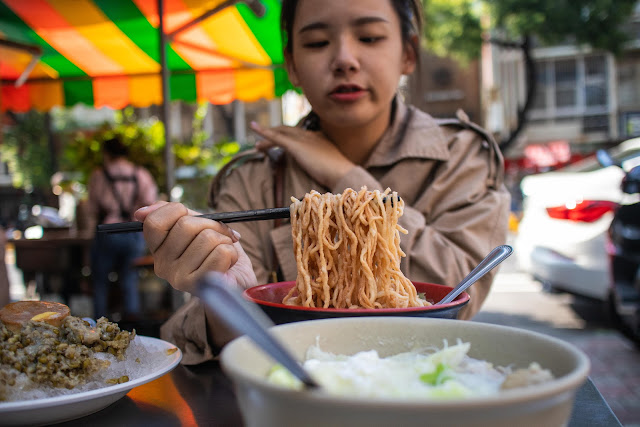 從早餐吃到宵夜的小茂屋鍋燒意麵，吃麵配冰雙重享受！