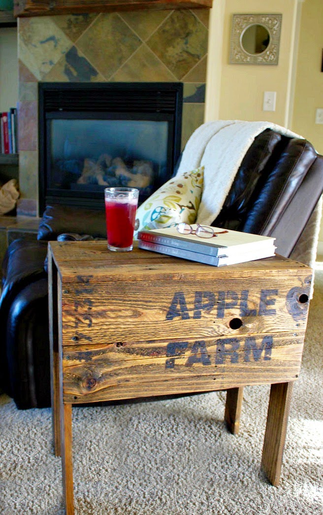 crate, stencils, fusion mineral paint, side table, pallet wood, reclaimed, http://bec4-beyondthepicketfence.blogspot.com/2015/04/apple-farm-crate-table.html