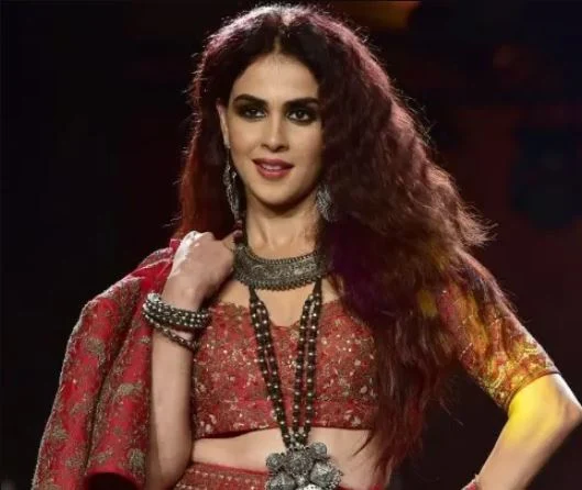 genelia-deshmukh-lakme-fashion-week-2019