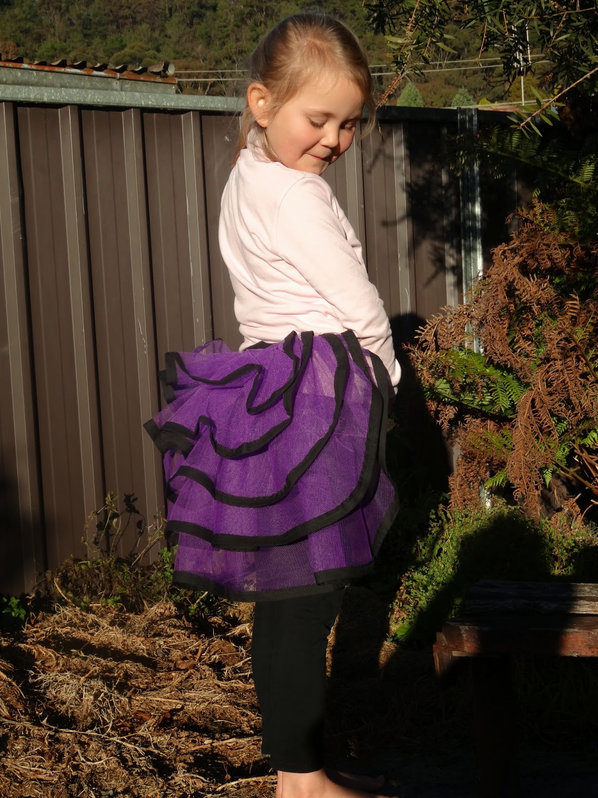leftleg designs Purple Tulle Bustle skirt/pad Steampunk instructions