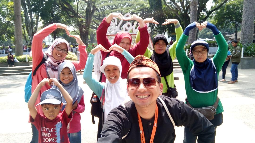 Traveler Modis Mau Jadi Tourist Guide