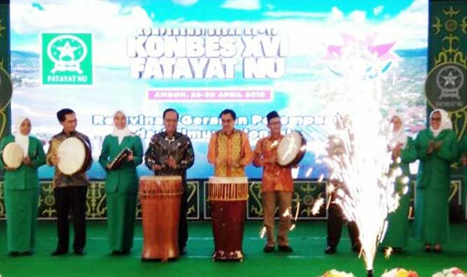 Menristek Buka Konbes Fatayat Nahdlatul Ulama ke-16 Di Maluku Ambon, Malukupost.com - Fatayat Nahdlatul Ulama (NU) menggelar konferensi besar (KOnbes) ke-16 di Ambon, Provinsi Maluku, yang dibuka secara resmi oleh Menteri Riset, Teknologi dan Pendidikan Tinggi (Menristekdikti), H. Mohamad Nasir, Kamis (26/4) malam.