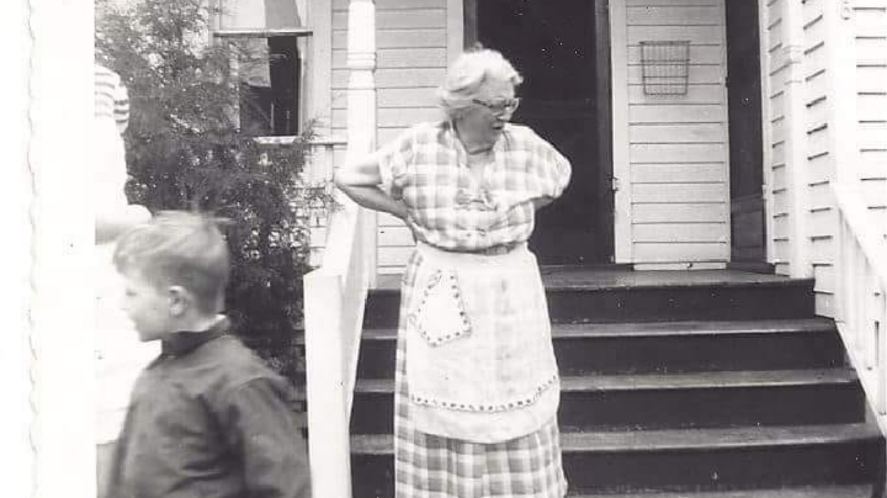 The History of 'APRONS'.. Brilliant story