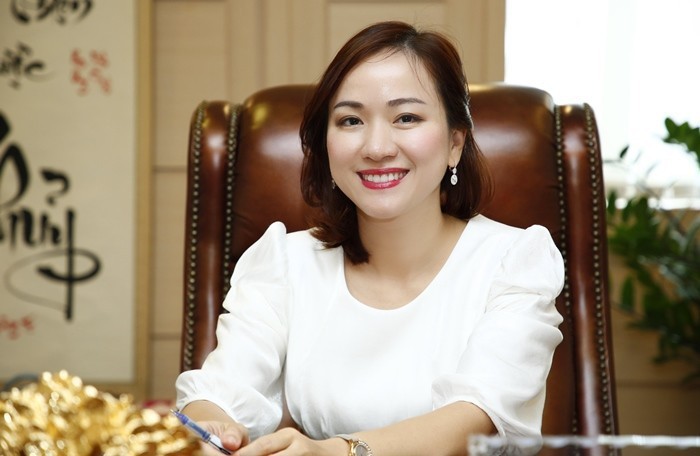 LEE TRẦN