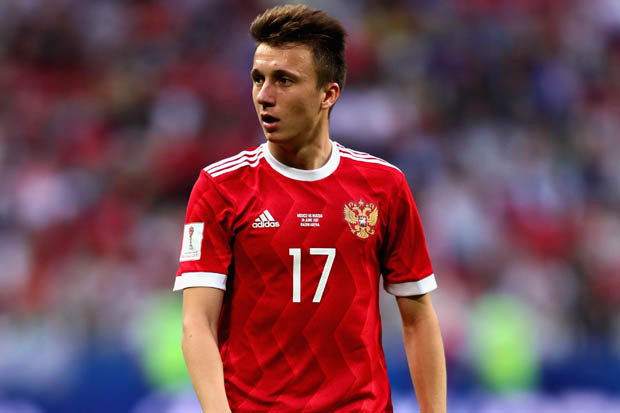Goleiro experiente e jovem promessa do futebol, conheça a Rússia