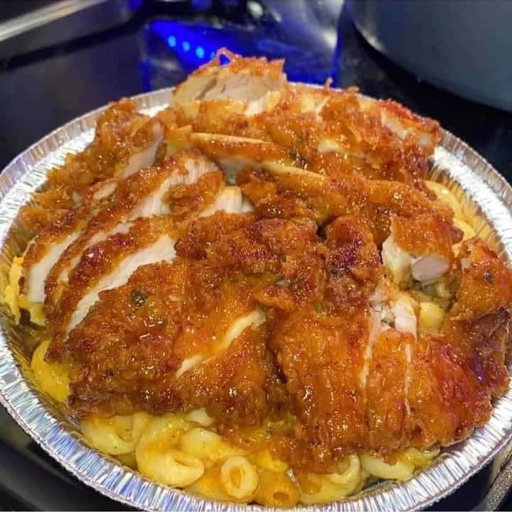 Honey glaze sweet & spicy fried chicken and buttermilk mac & cheese