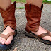 Voici la prochaine tendance en matière de mode: des sandales de cowboy.