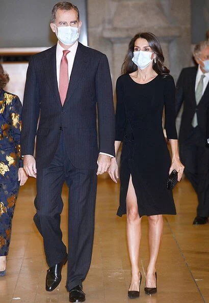 Queen Letizia wore a black midi dress from Emporio Armani, and black leather pumps from Prada. Bottega Veneta clutch
