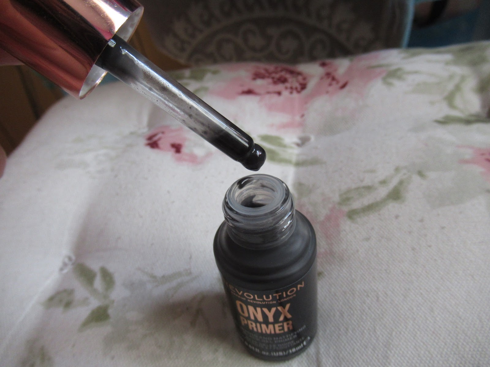 * Freak Muffin * Makeup Revolution Onyx Primer