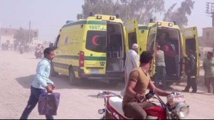 مصرع وإصابة 24 عاملًا بحادث انقلاب سيارة في سوهاج