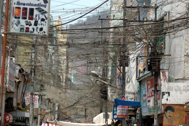 dangerous+power+lines.jpg