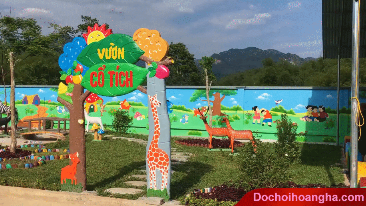 Tượng Cô Tấm Đang Chui Ra Từ Quả Thị Mô Tả Truyện Cổ Tích
